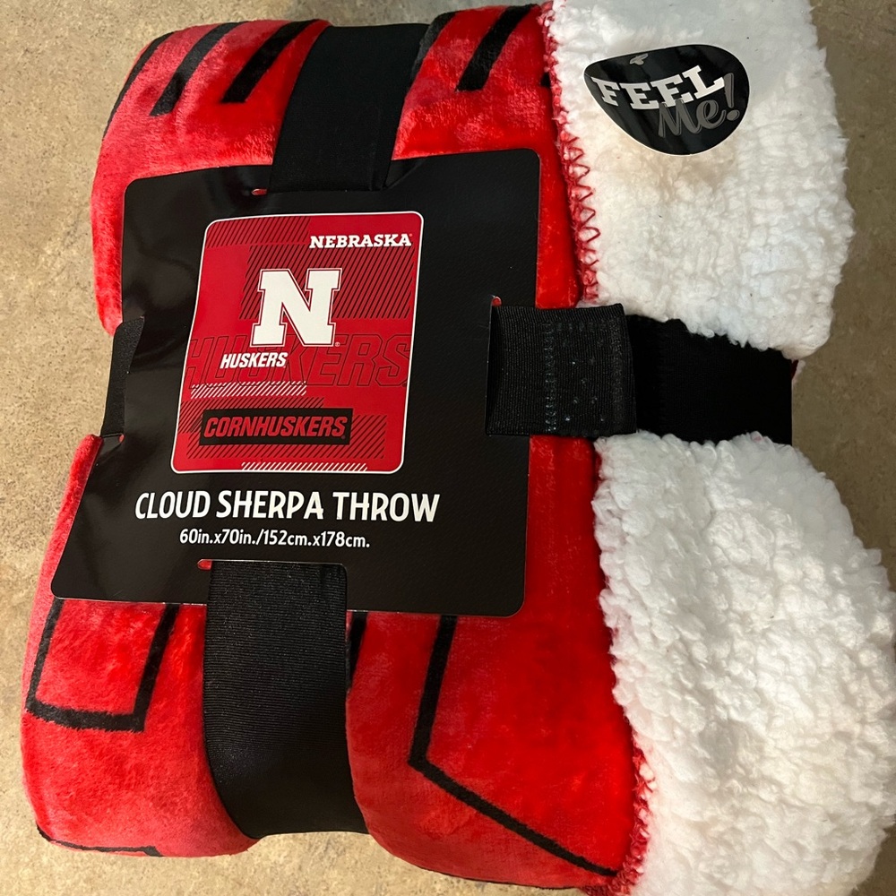 NWT Nebraska Huskers Sherpa blanket